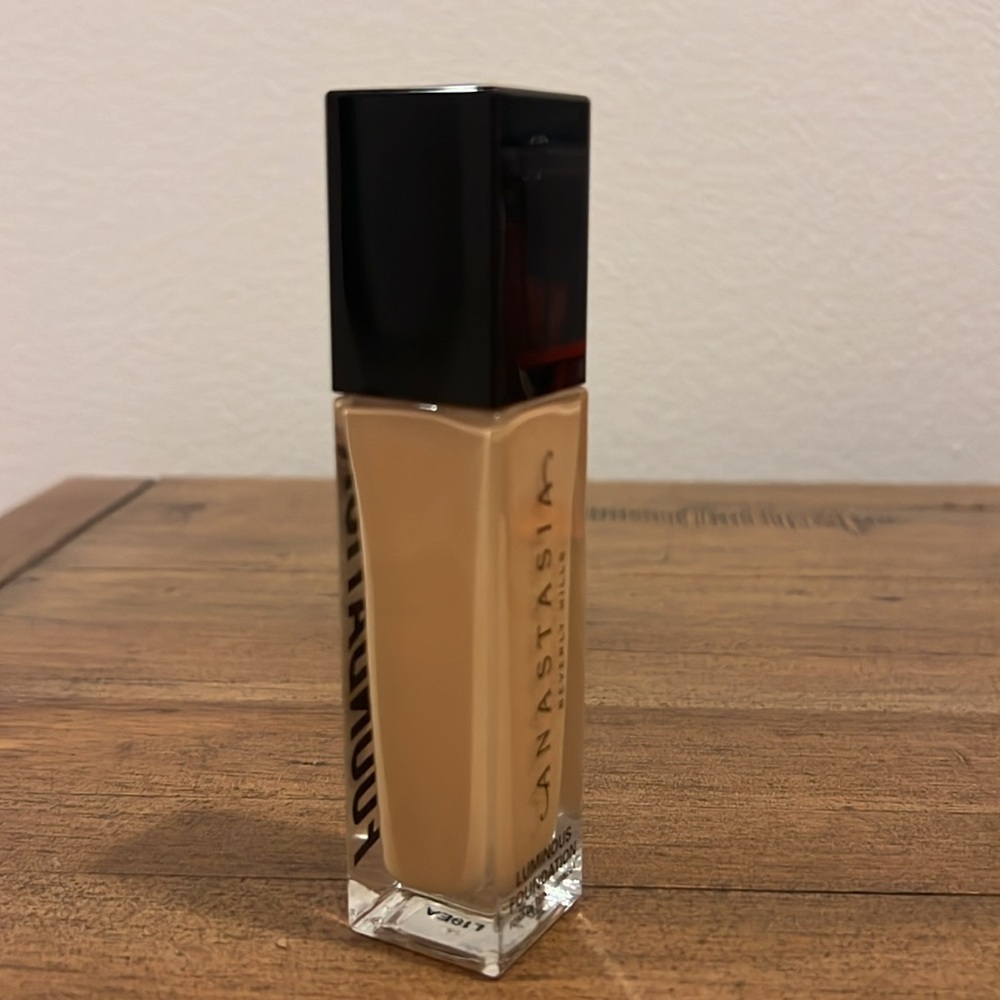 Anastasia Beverly Hills luminous foundation 310C - Picture 5 of 7